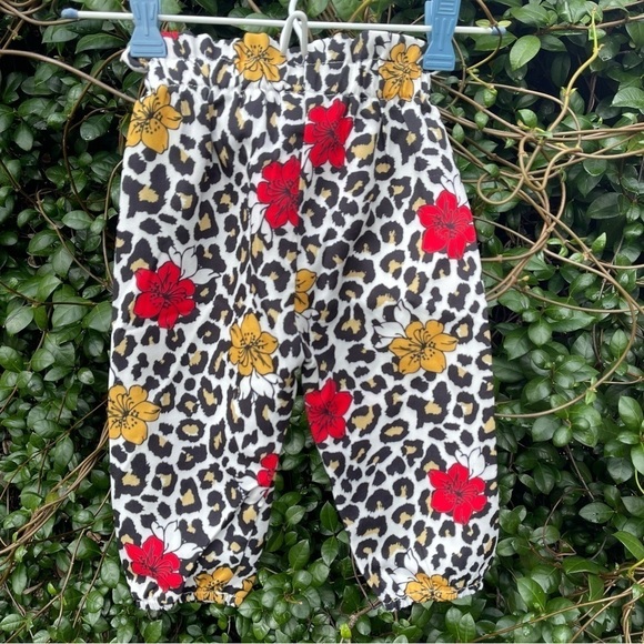 2 Piece Baby Girl Onsie/Pant Set Flutter Sleeves & Elastic Waist - Picture 6 of 9